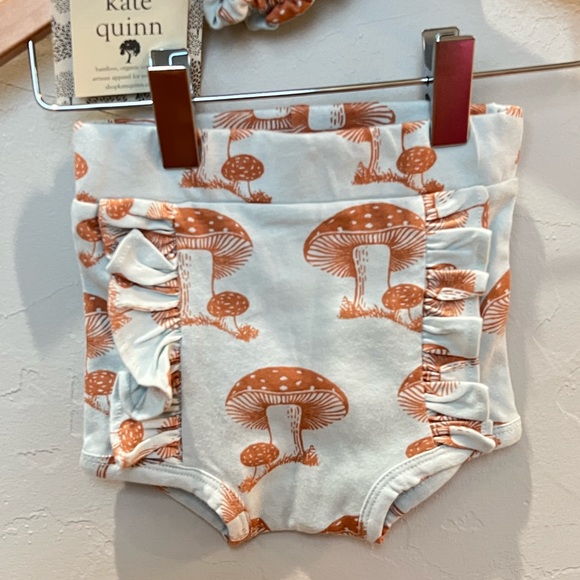 NWT Kate Quinn 3-6mo ruffled baby blue mushroom bottoms with matching headband - Picture 2 of 7